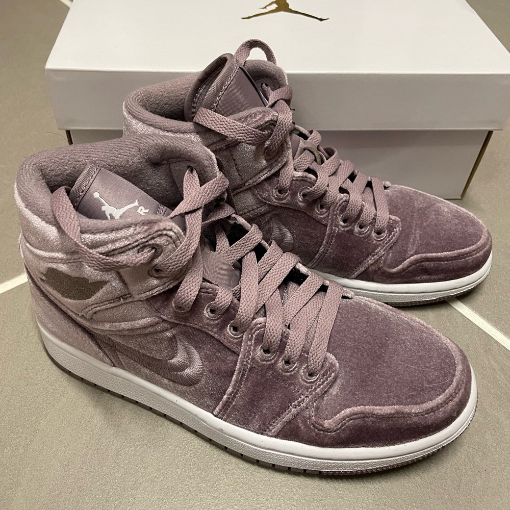 Nike Air Jordan 1 Mid in purple velvet, 6